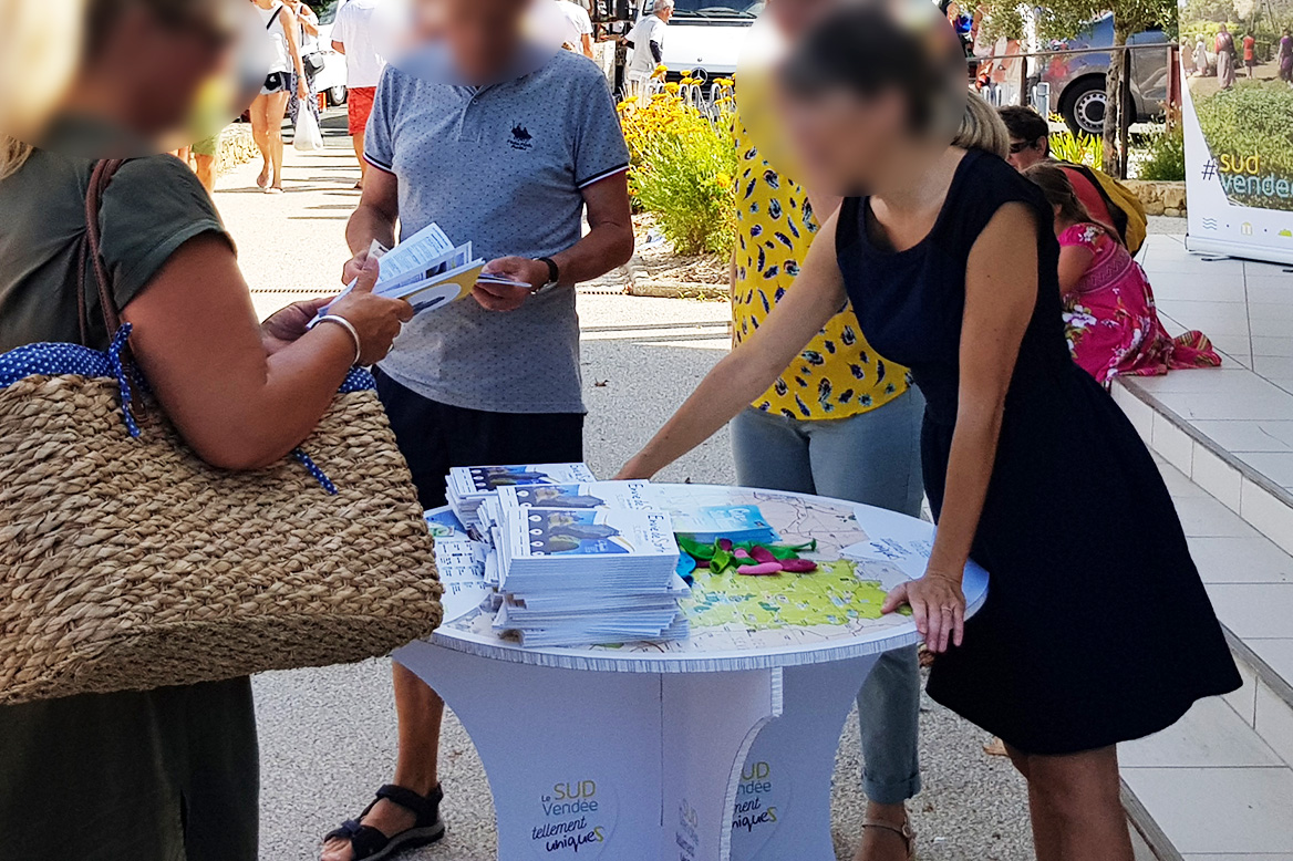 Mobilier publicitaire carton Mobilier publicitaire carton